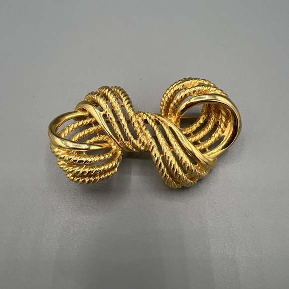 The Unbranded Brand Jewelry - Vintage Gold Tone Pin Brooch Beautiful Bow Rope Design MCM Gorgeous